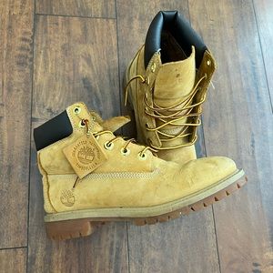 Timberland Boots size kids 5 (women’s 7/7.5)